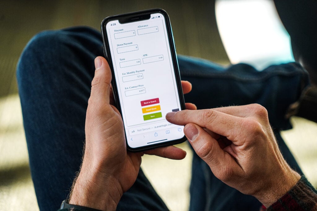 An EverLogic Mobile Dealership Software user quotes a customer on vehicle purchase terms.